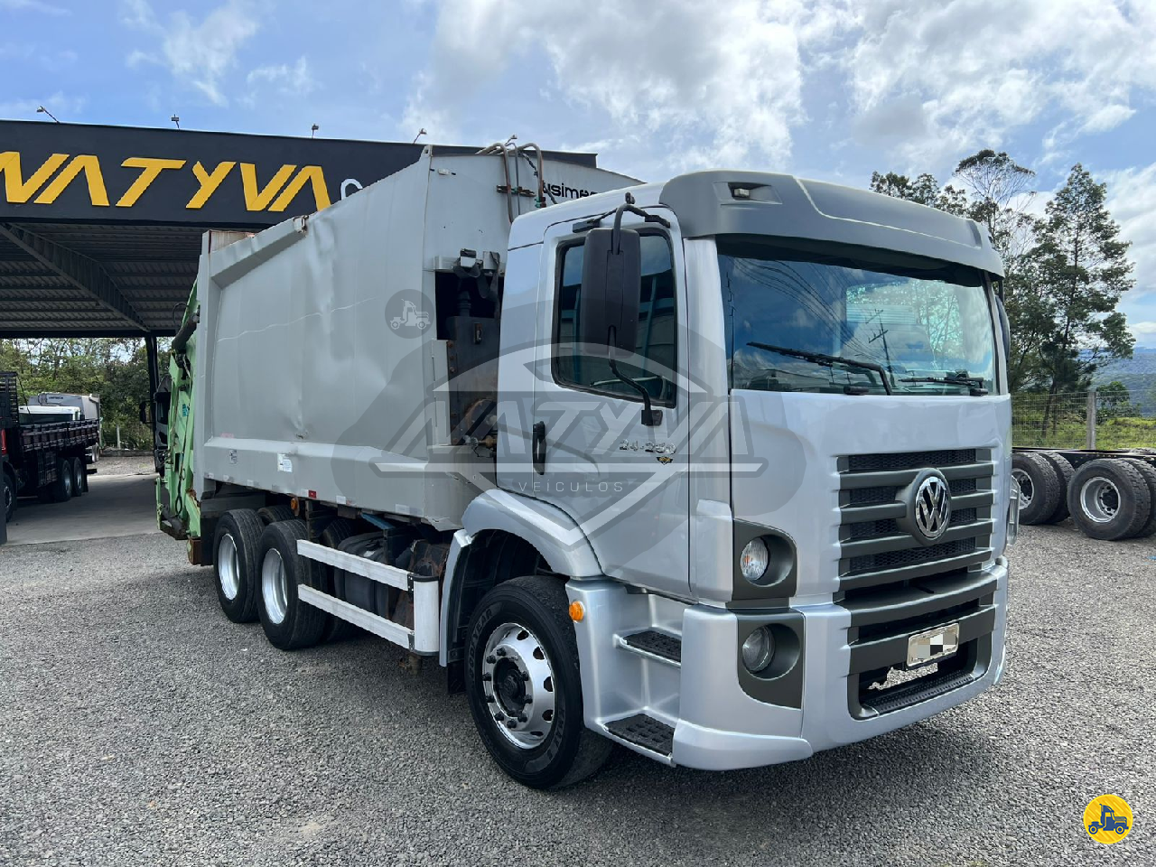 CAMINHAO VOLKSWAGEN VW 24250 Coletor de Lixo Truck 6x2 Natyva Caminhões ORLEANS SANTA CATARINA SC